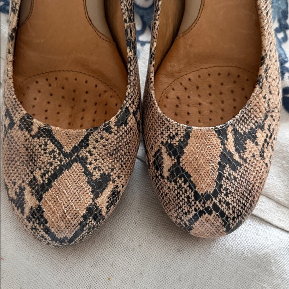 Nurture Snakeskin leather Cork Heel Pumps size 8 4” heel - Picture 16 of 16